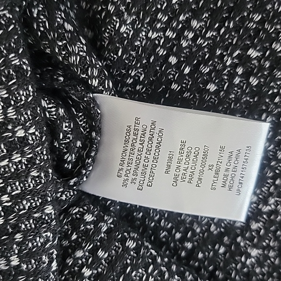 Democracy Cold Shoulder Asymmetric Knit Top - Picture 9 of 13